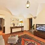 Via Dei Fossi Apartment